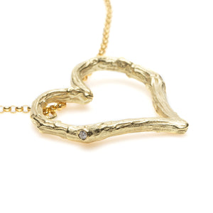 
            
                Load image into Gallery viewer, Detail view of Elio necklace in 18k yellow gold
            
        