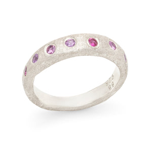 
            
                Load image into Gallery viewer, Narrow Molten Band with pink Gemstones
            
        