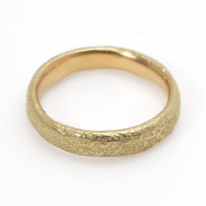 
            
                Load image into Gallery viewer, Noah Band in 18k yellow gold
            
        